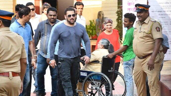 B-Town celebrities who casted their Vote in the Loksabha election 2024